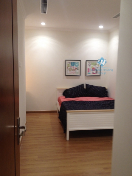 Modern two bedrooms for rent in Vinhomes Nguyen Chi Thanh, Dong Da, Ha Noi
